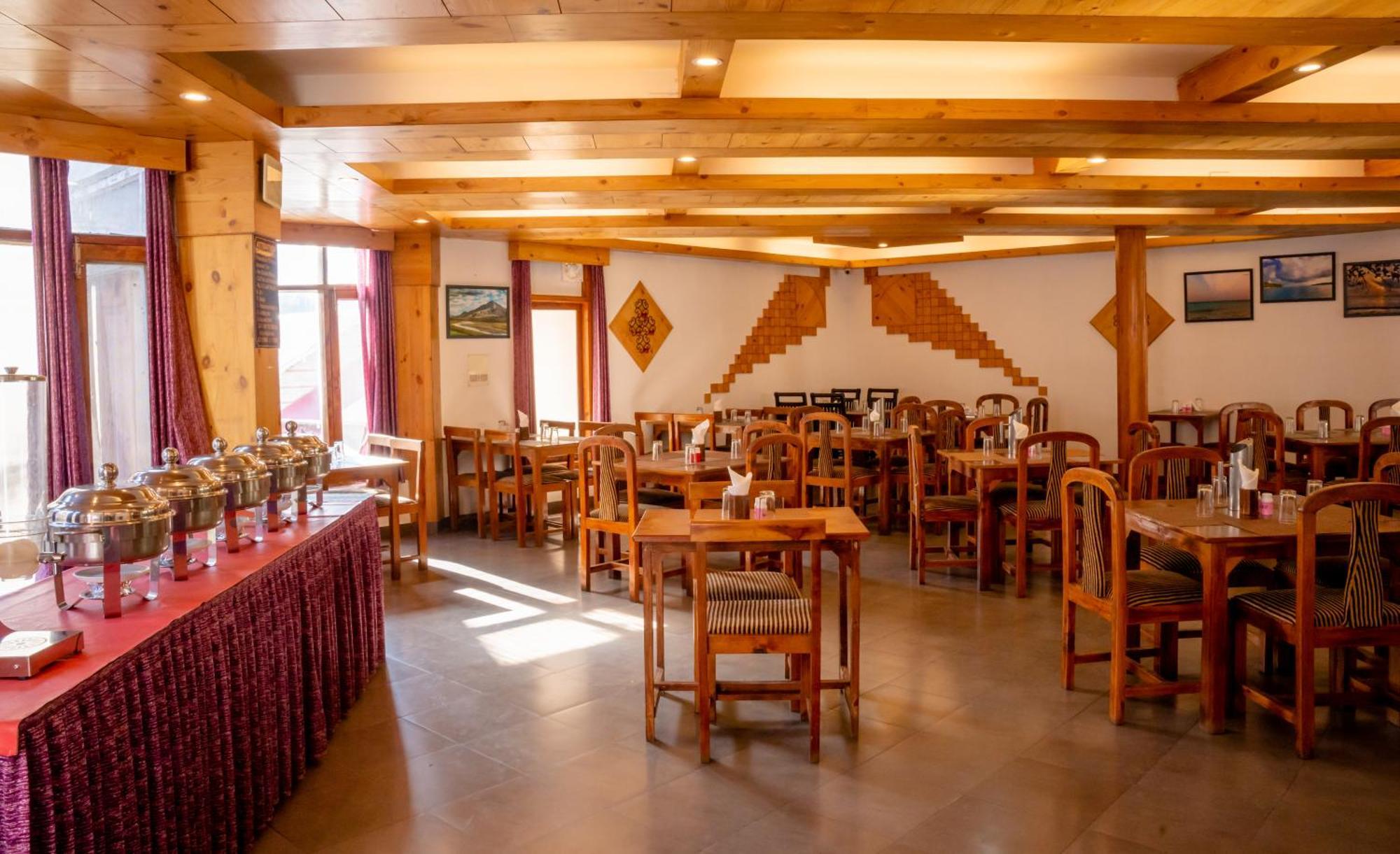 Hotel The Conifer Manāli Exterior foto